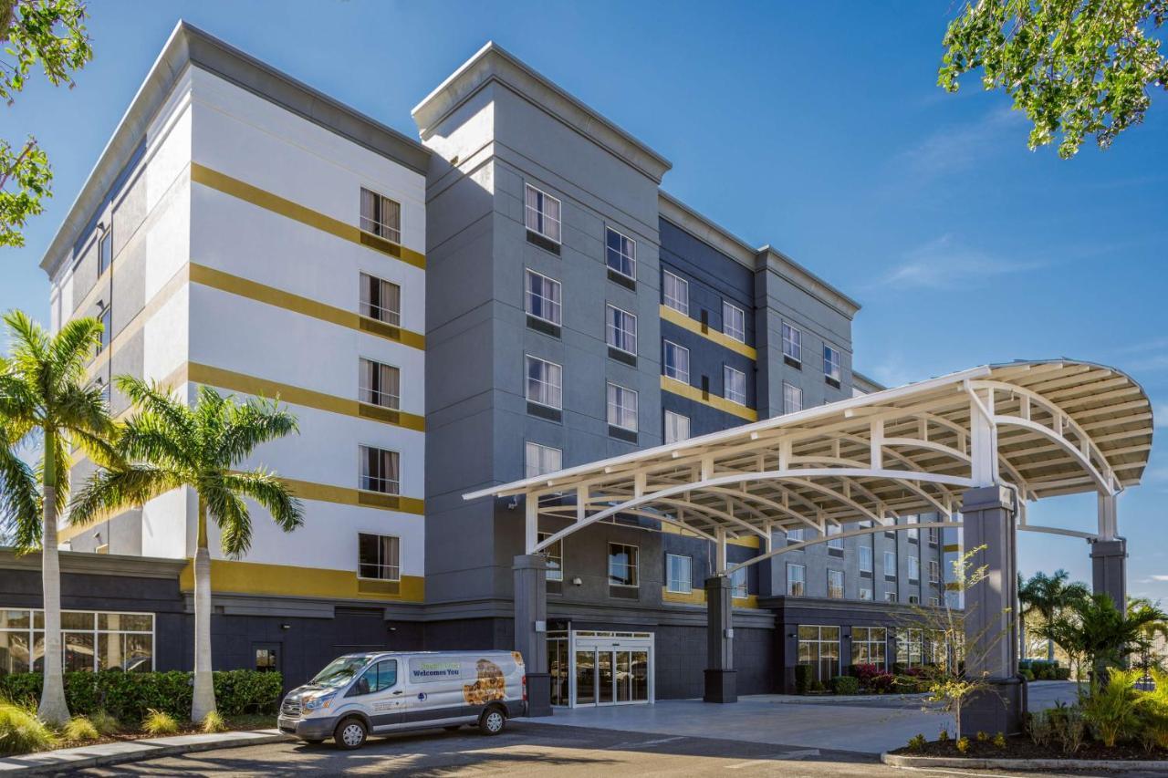 Отель Doubletree By Hilton Sarasota Bradenton Airport Экстерьер фото