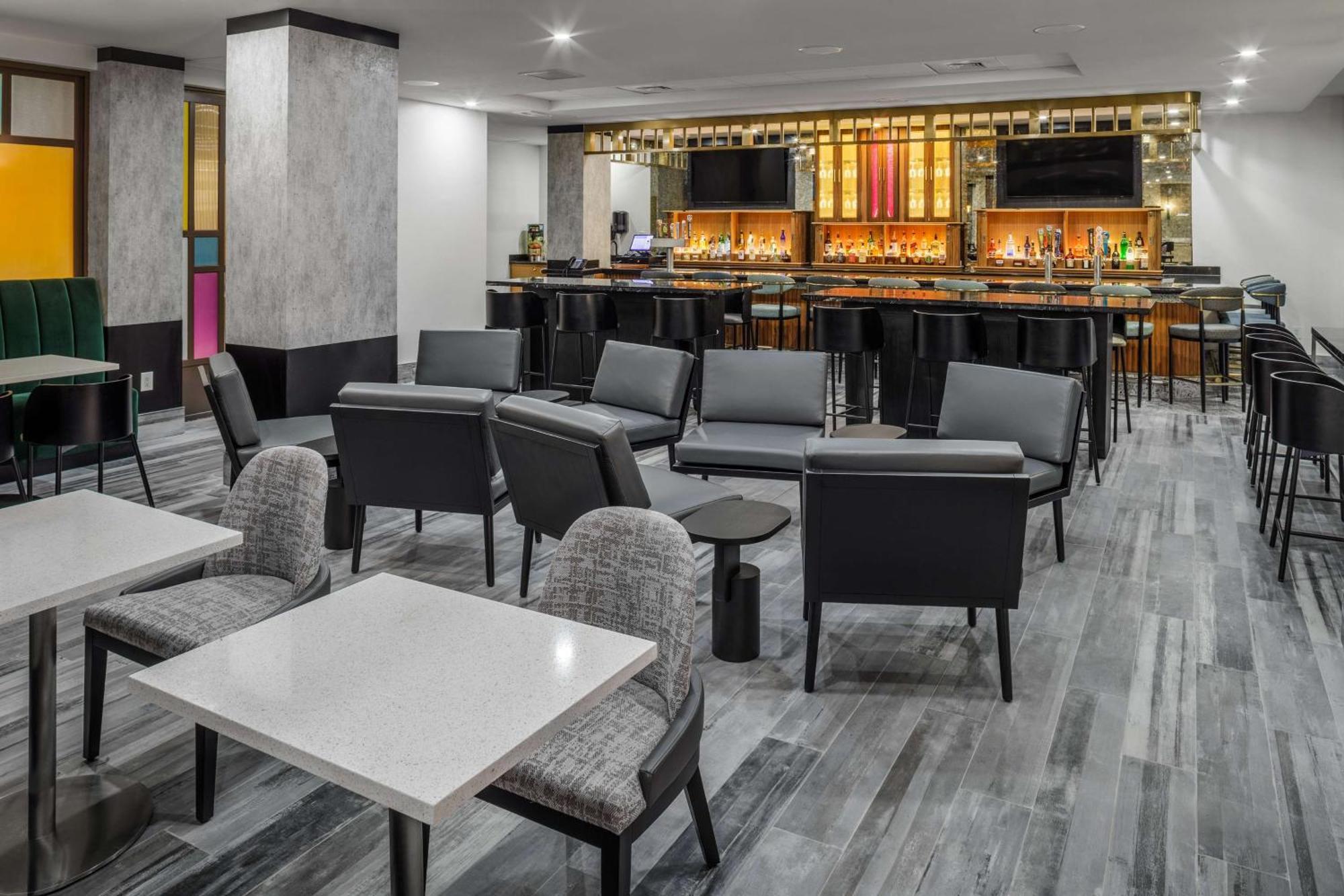 Отель Doubletree By Hilton Sarasota Bradenton Airport Экстерьер фото