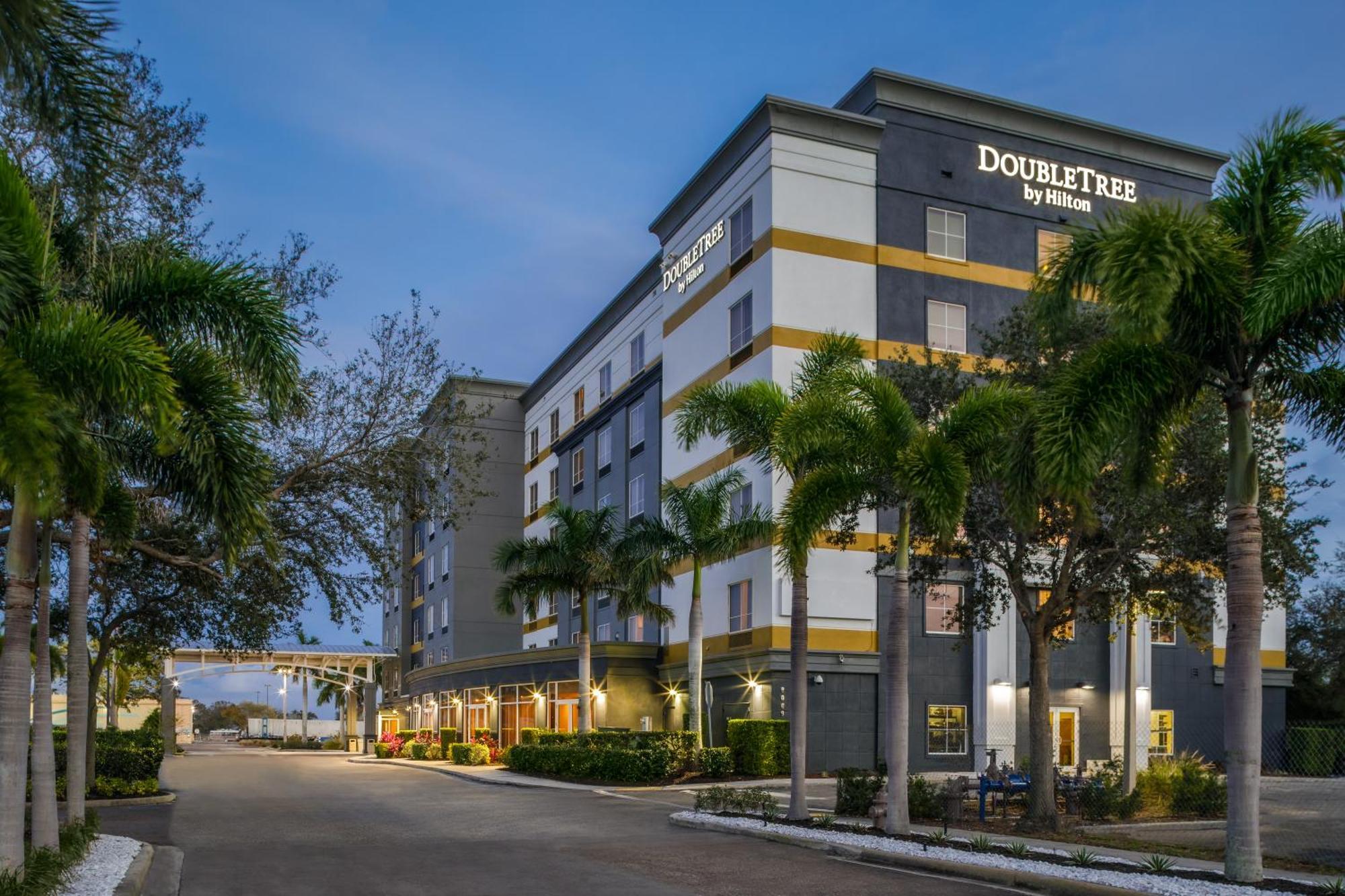 Отель Doubletree By Hilton Sarasota Bradenton Airport Экстерьер фото