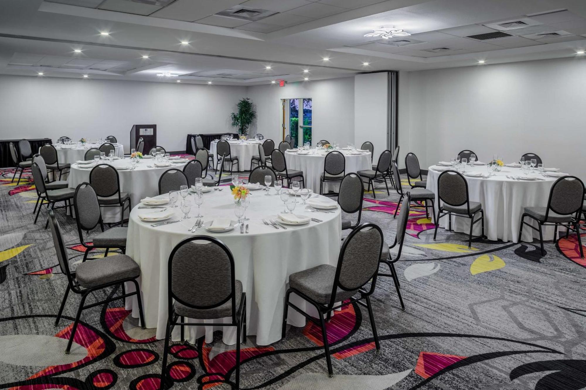 Отель Doubletree By Hilton Sarasota Bradenton Airport Экстерьер фото