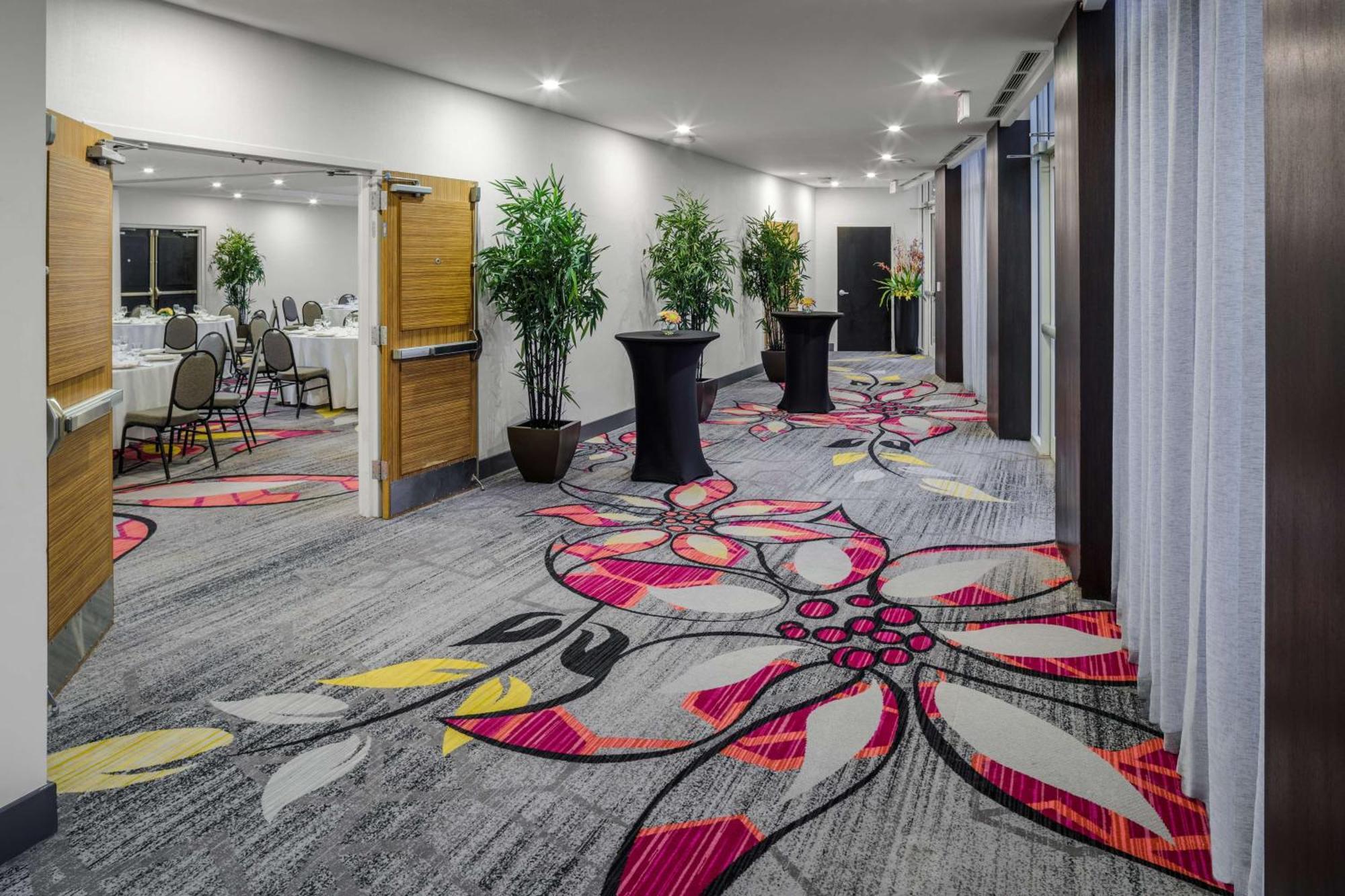 Отель Doubletree By Hilton Sarasota Bradenton Airport Экстерьер фото