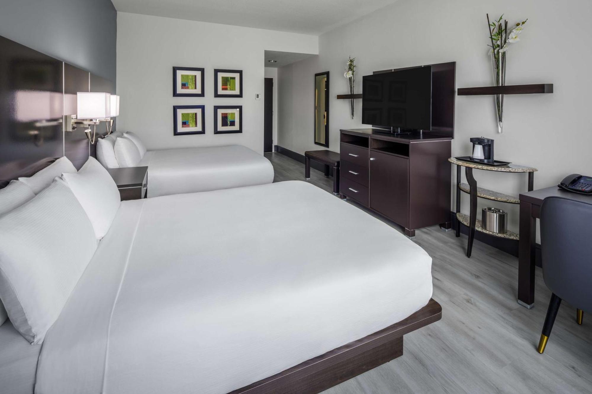 Отель Doubletree By Hilton Sarasota Bradenton Airport Экстерьер фото
