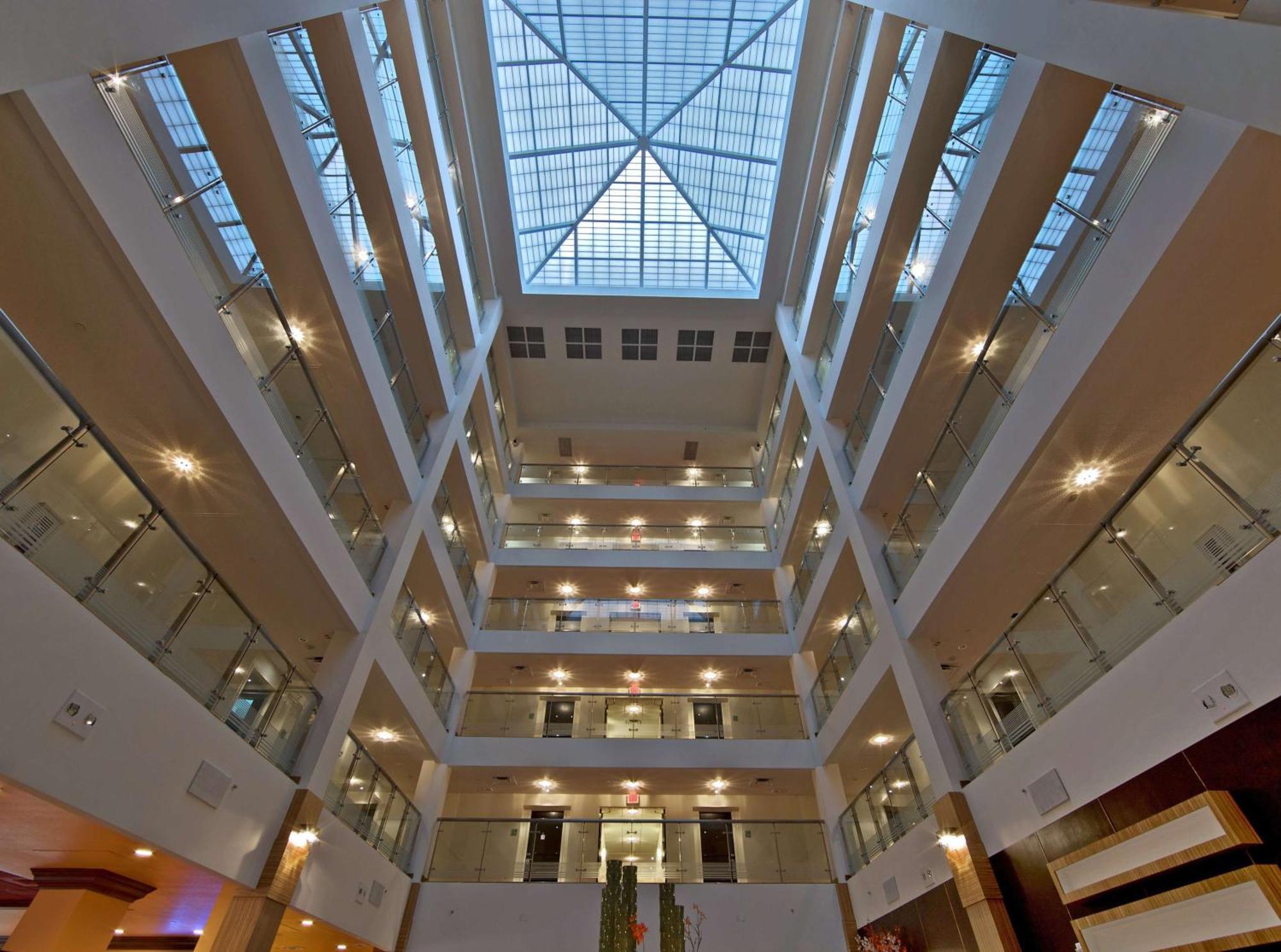 Отель Doubletree By Hilton Sarasota Bradenton Airport Экстерьер фото