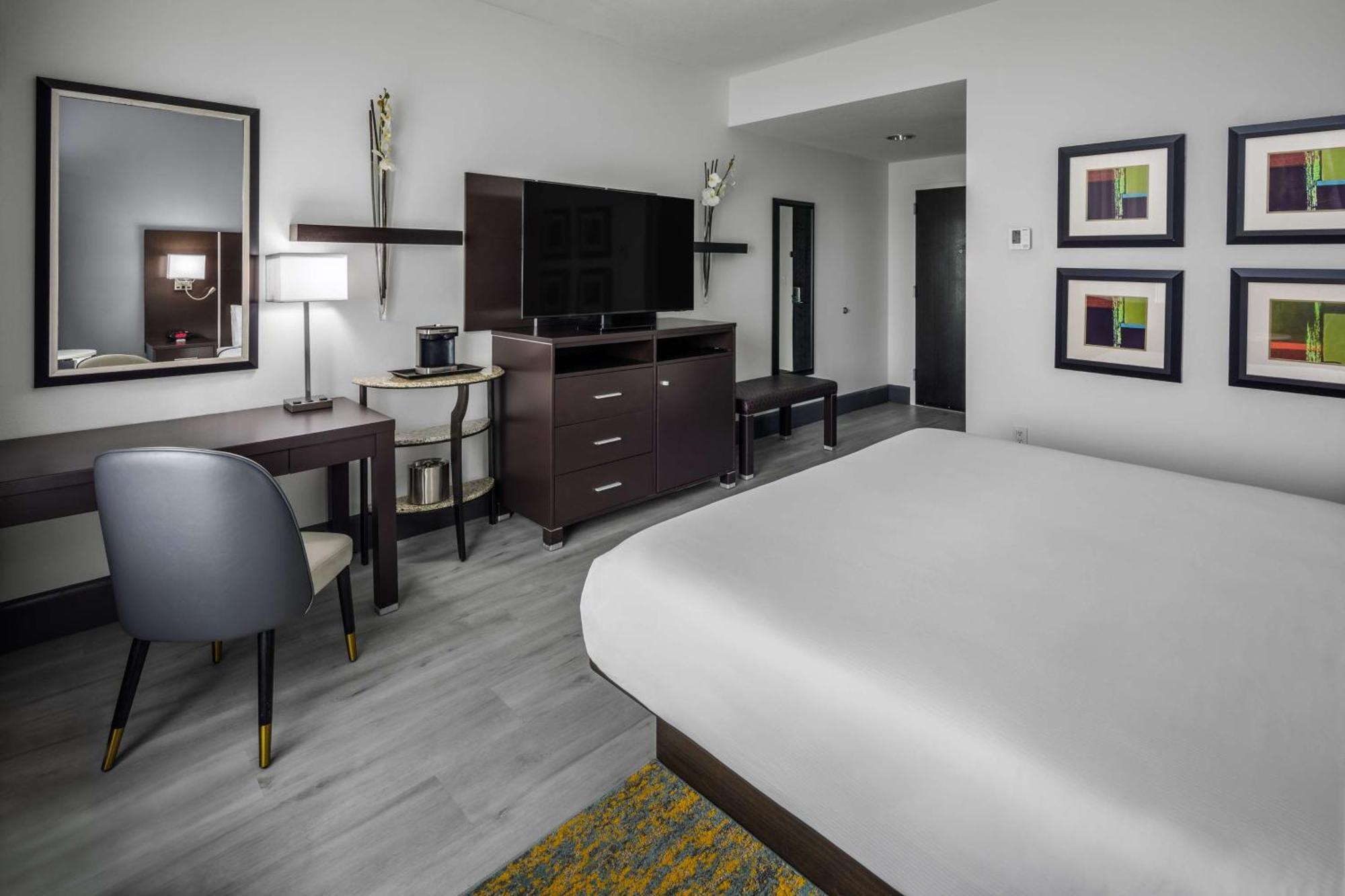 Отель Doubletree By Hilton Sarasota Bradenton Airport Экстерьер фото